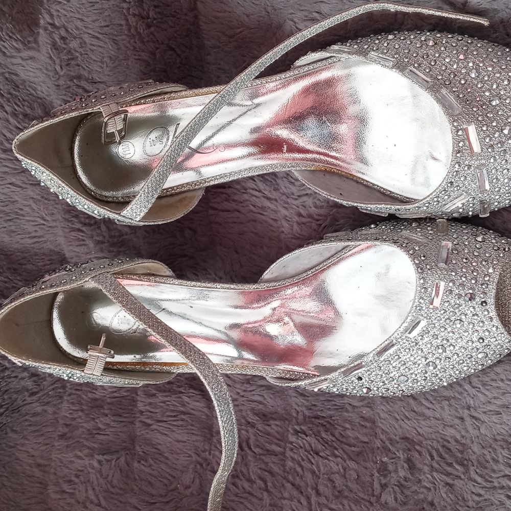Silver shoes sparkling diamond and cut mirror